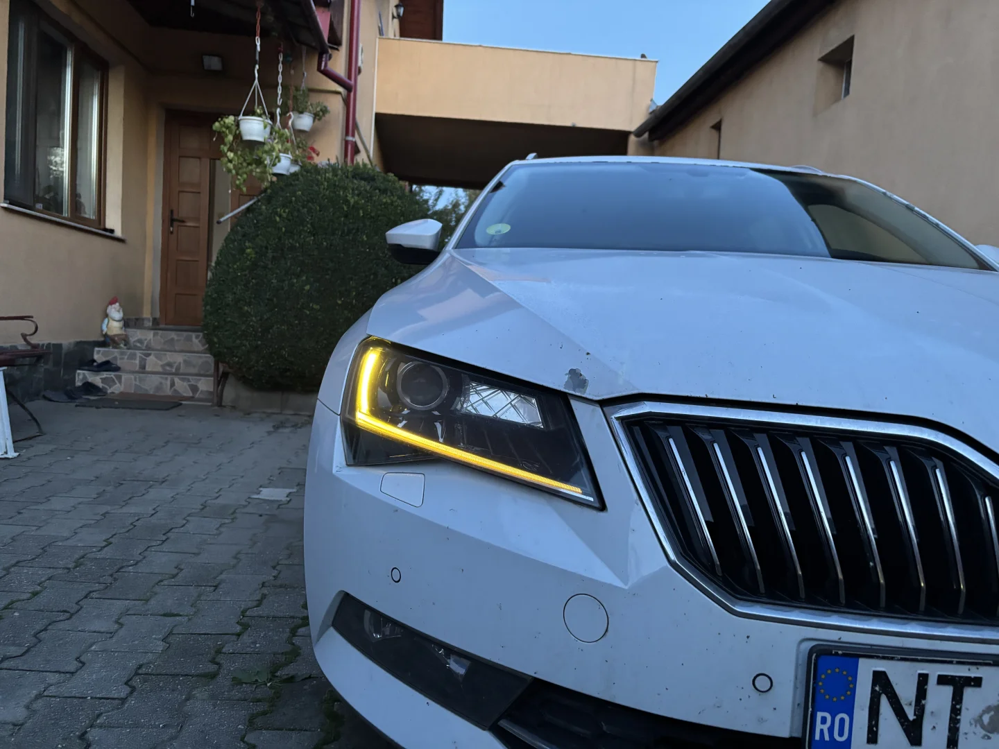 Far dreapta Skoda Superb III - 3V1941016A (DRL-ul merge dar cu luminozitate redusă)