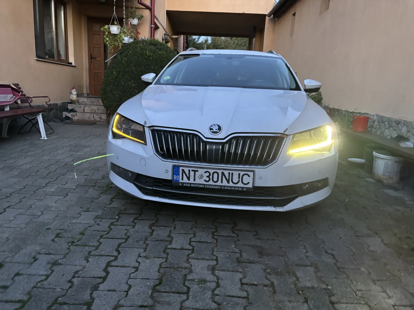 Far dreapta Skoda Superb III - 3V1941016A (DRL-ul merge dar cu luminozitate redusă)
